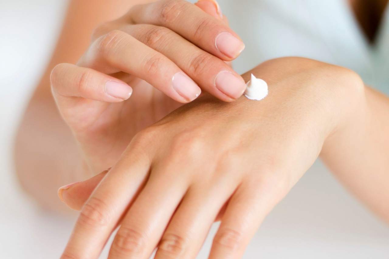 La crema CBD para tatuajes: bálsamo de extractos naturales