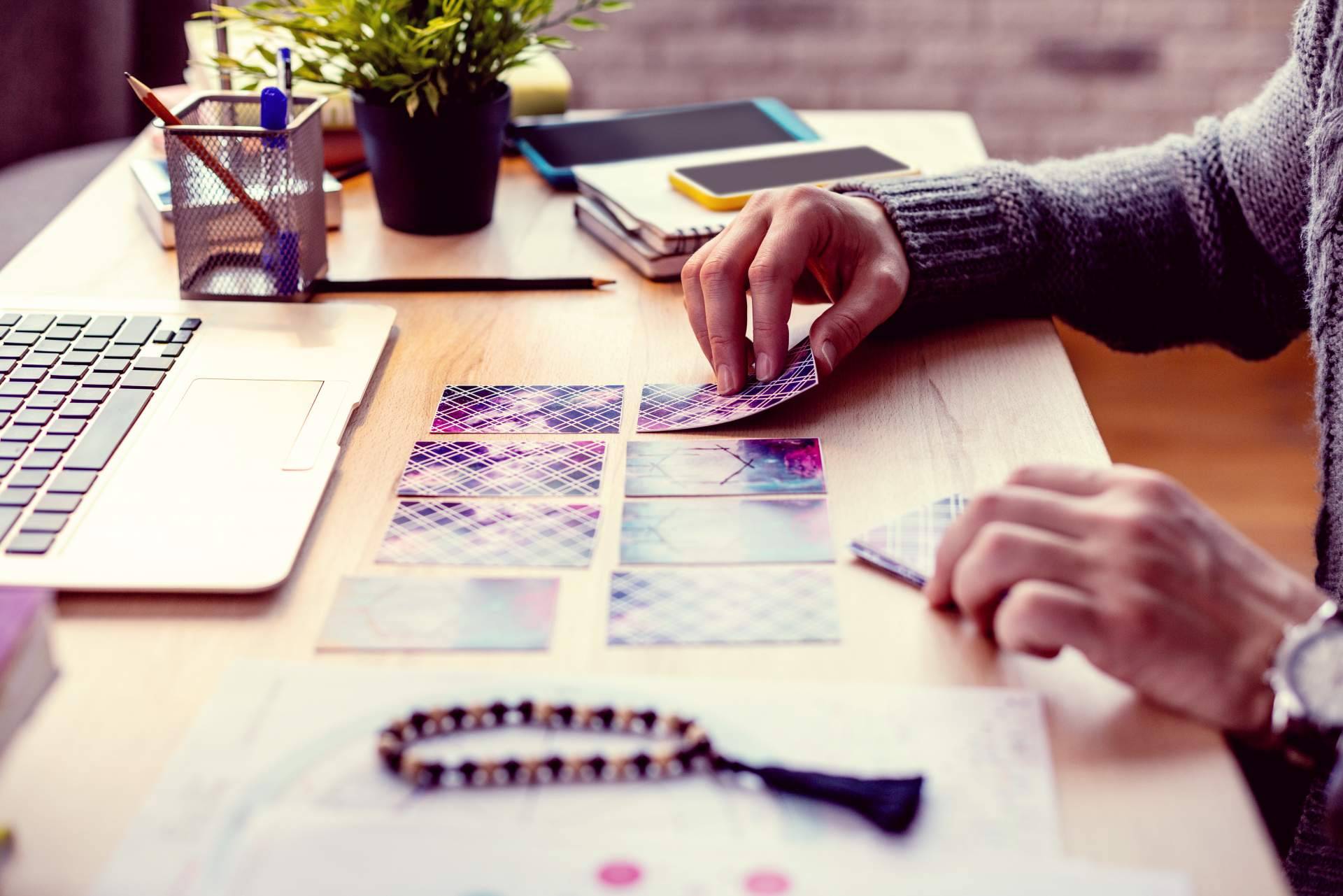 ¿Cómo son los servicios de Tarot y Videncia con atención personalizada sin gabinete que ofrece Tarot David y Ángelo?