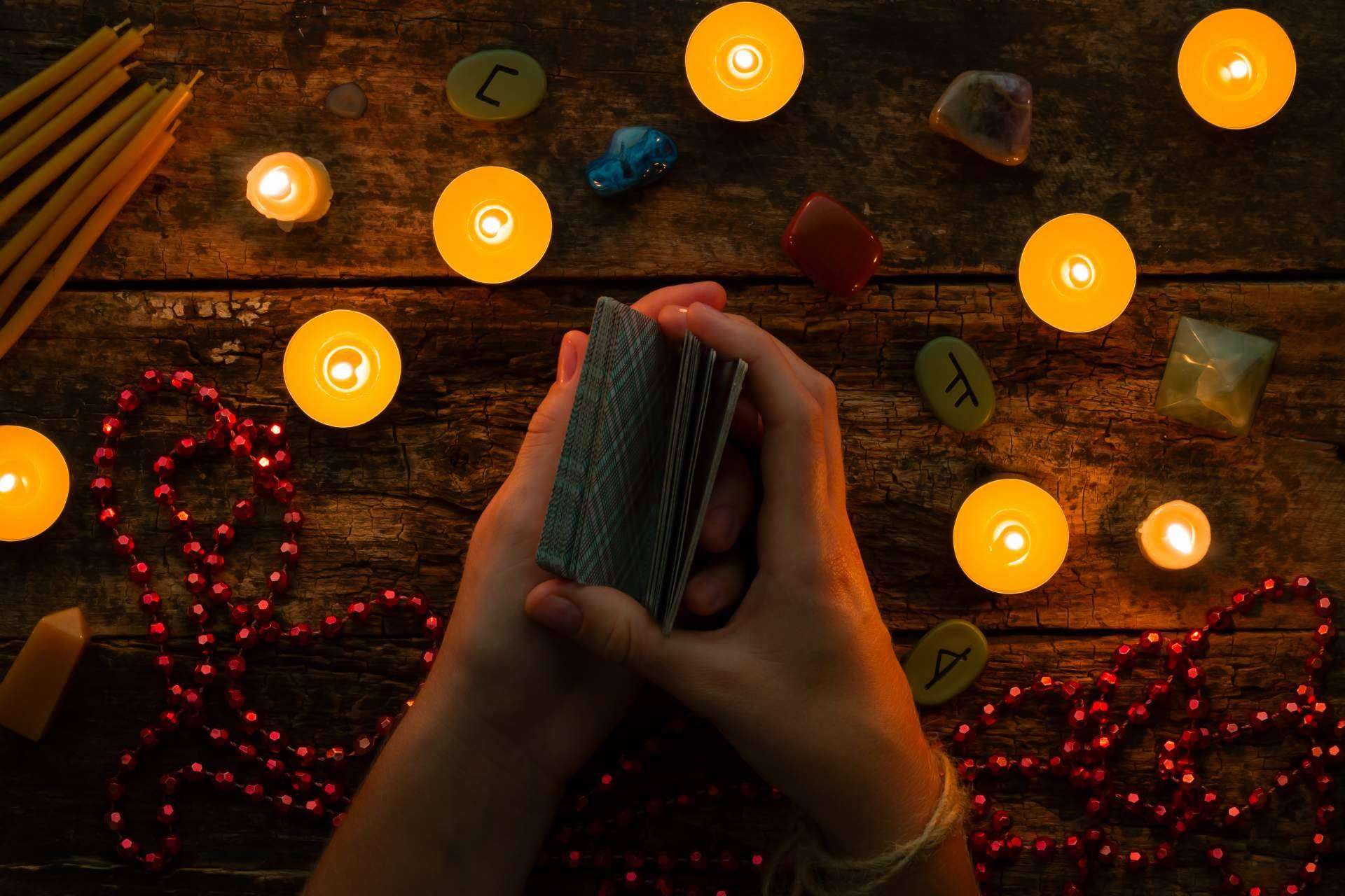 Las consultas en tarot más habituales en 2021, según el Tarot de Luz María