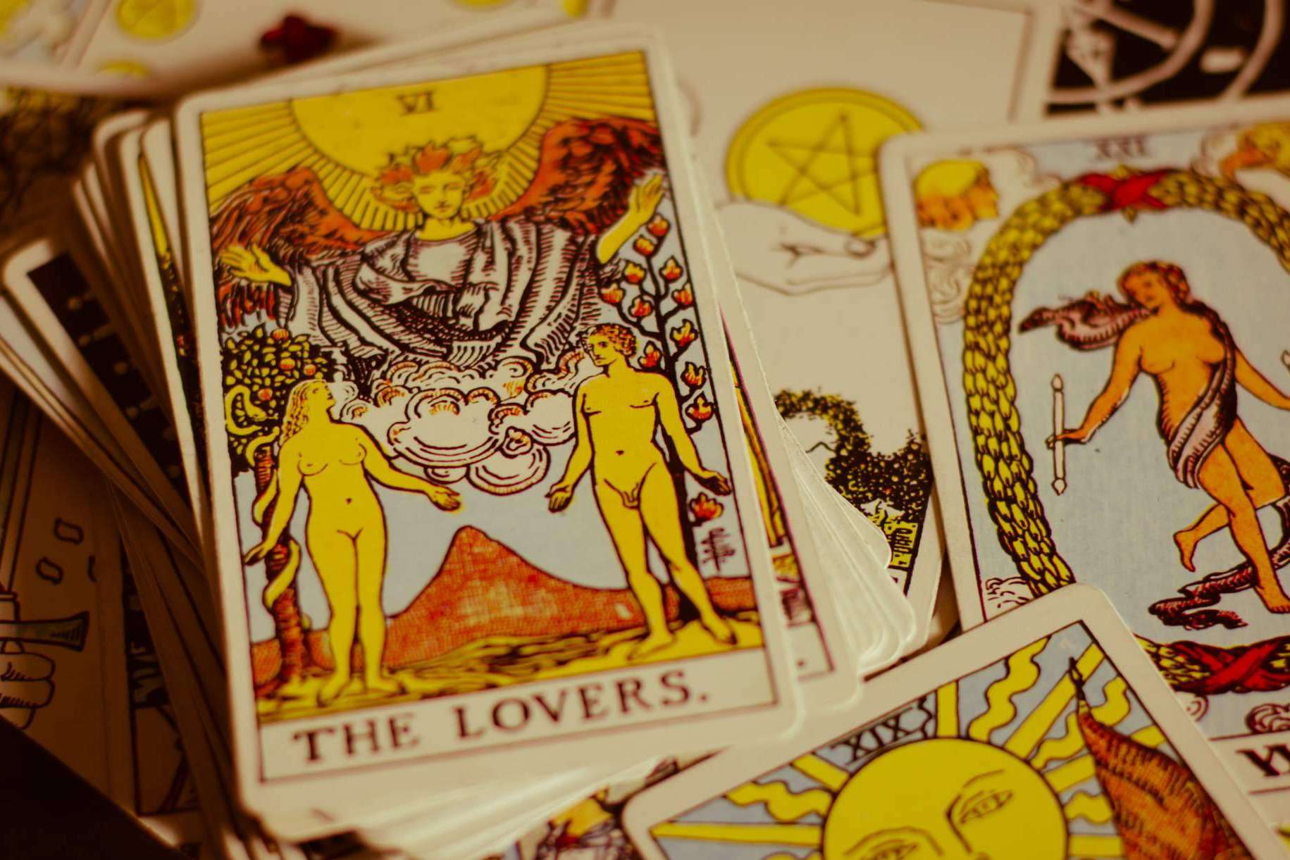 ¿Cuáles son las bondades de la consulta de tarot y la videncia? Tarot Rosa Sastre