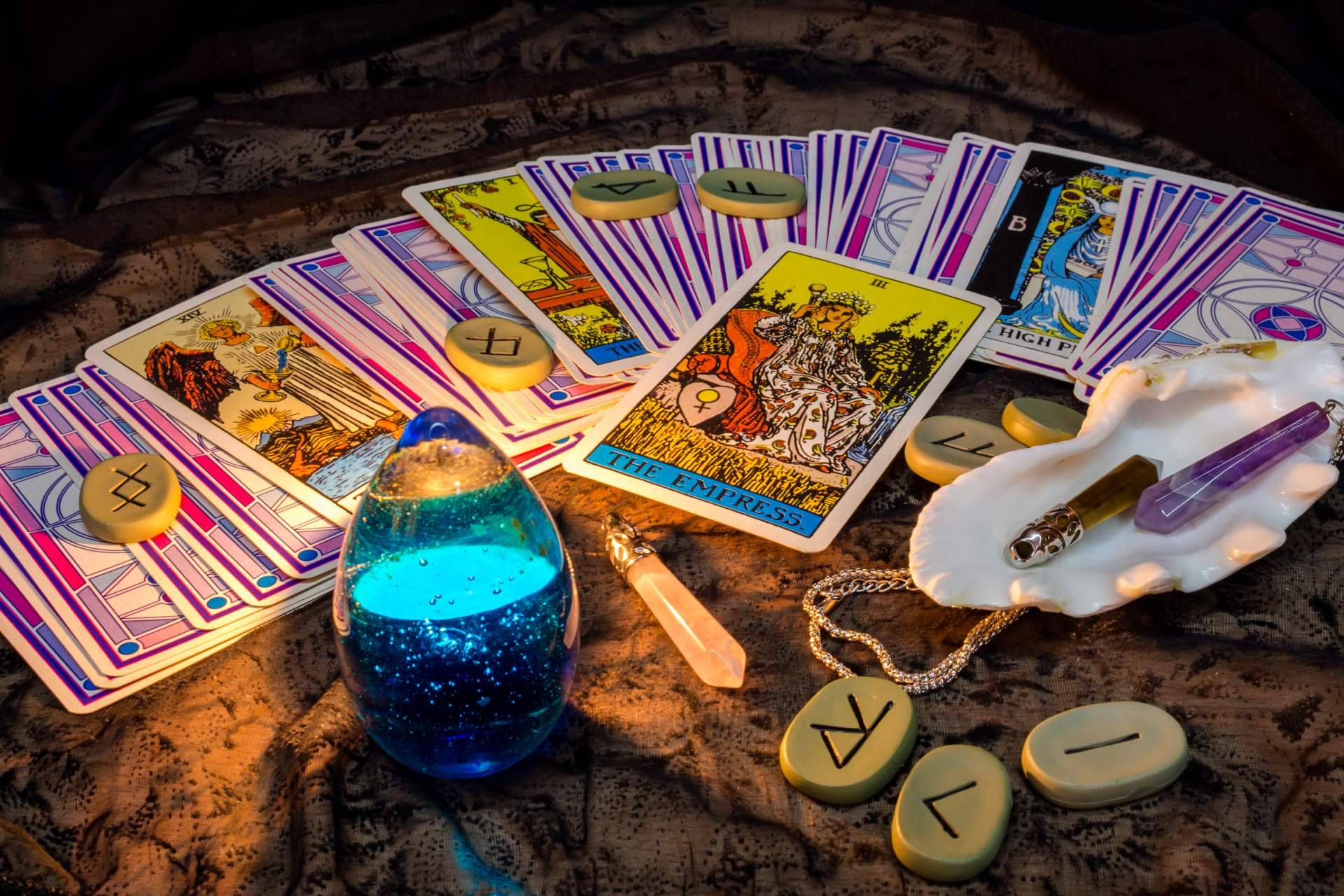 Videntes y tarotistas económicas y buenas en Universo del Tarot