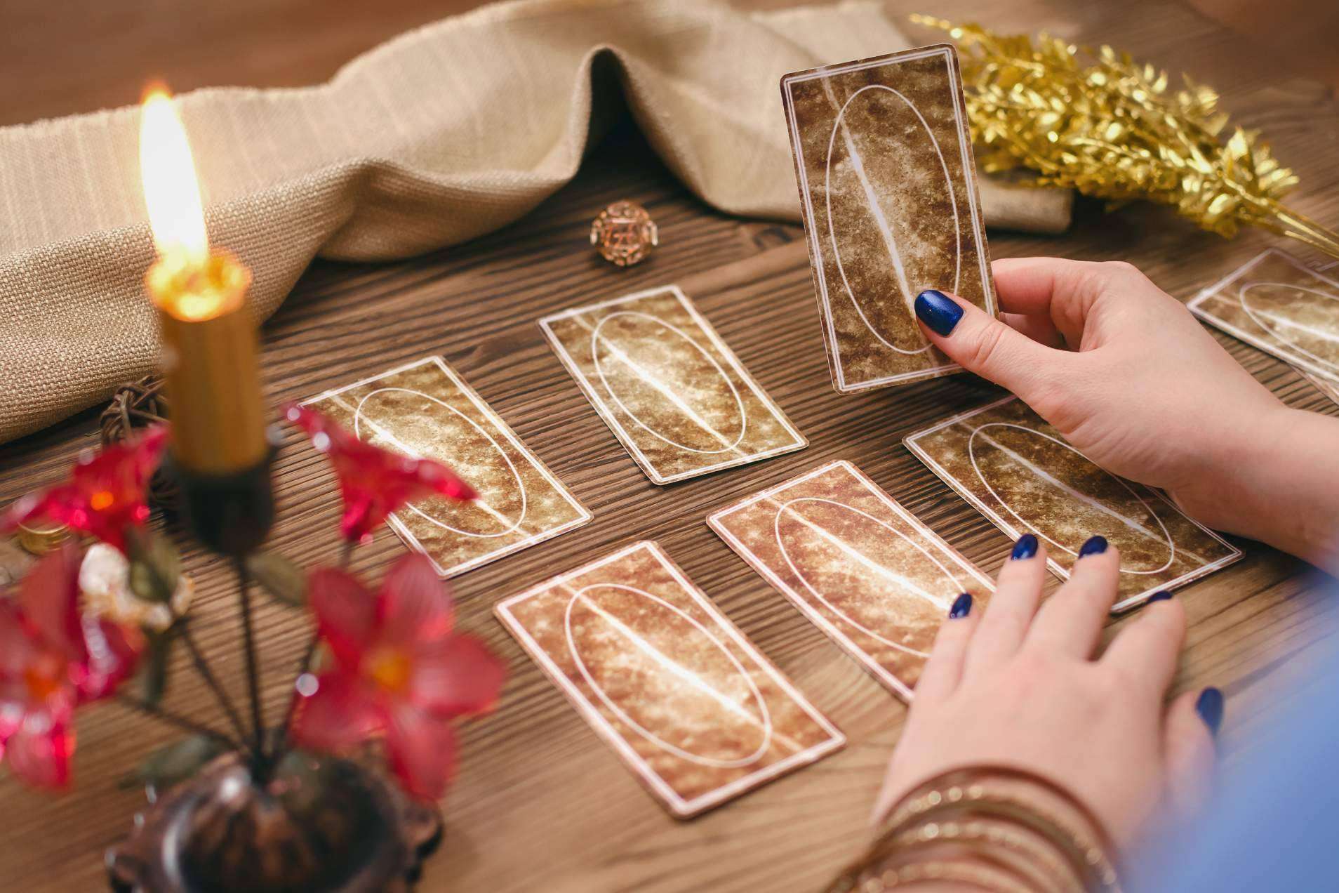 Leotarot ofrece un servicio de tarot telefónico