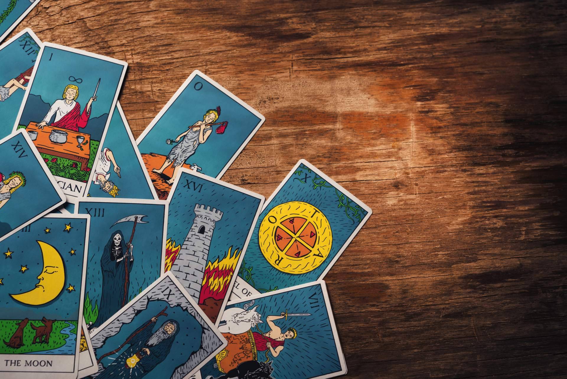 Consultas de tarot con Visa de la mano de Ruth Montenegro y su gabinete de videntes