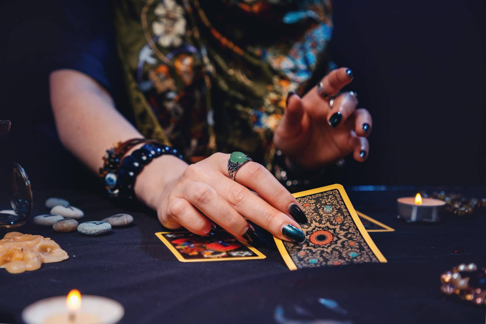 ¿Cómo son los servicios de videncia mediumnidad tarot de Manuela Moreno?