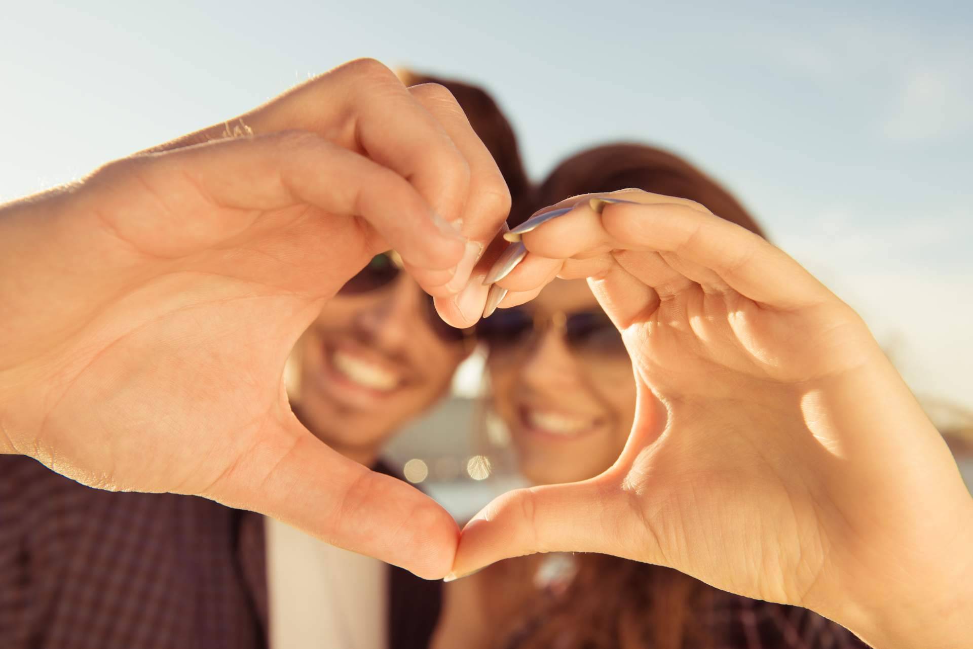 Las consultas telefónicas del tarot del amor, MagiColom