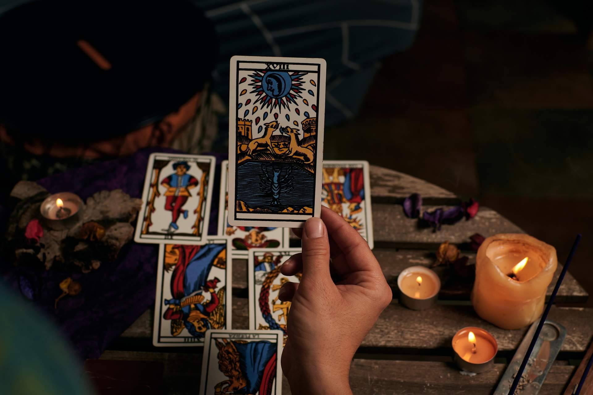Isabel Santiago y su tarot psíquico