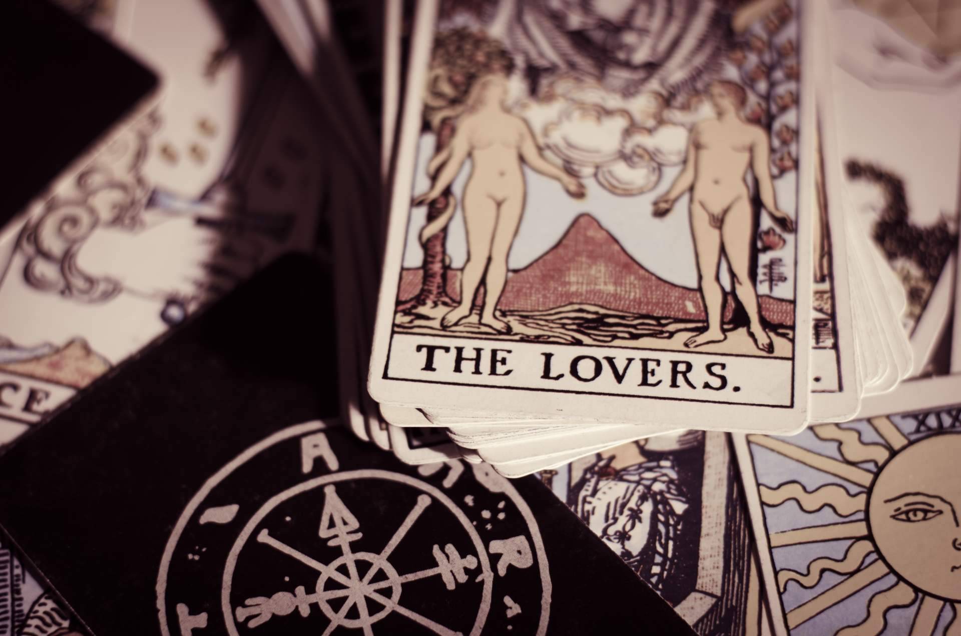 Tarot natural especializado en amor de la mano de Tarot de Luz María