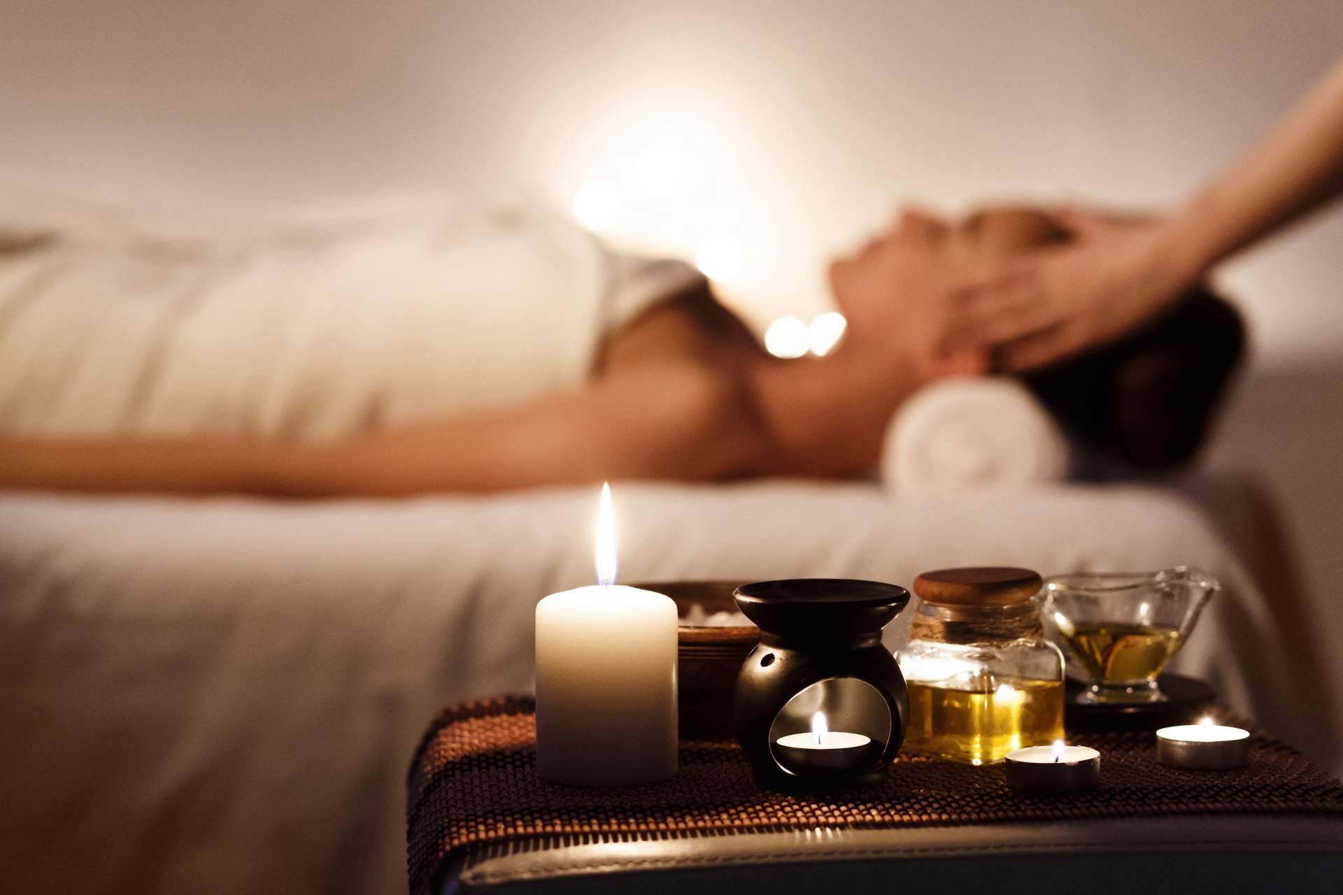 Incrementar el deseo con las velas y los aceites para masajes en pareja