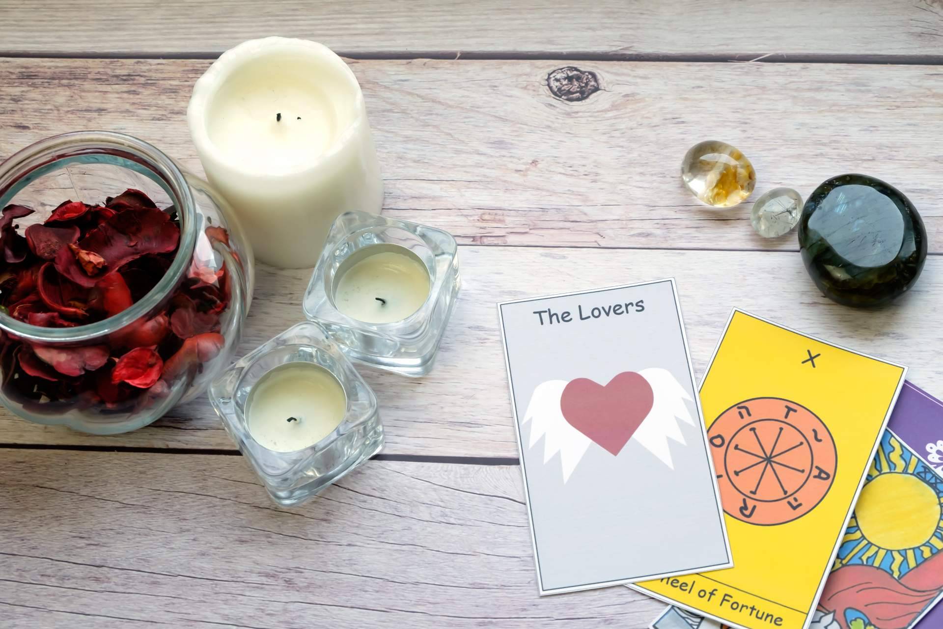 Manuela Moreno, una vidente de nacimiento, cuenta con el arte de la tirada de tarot