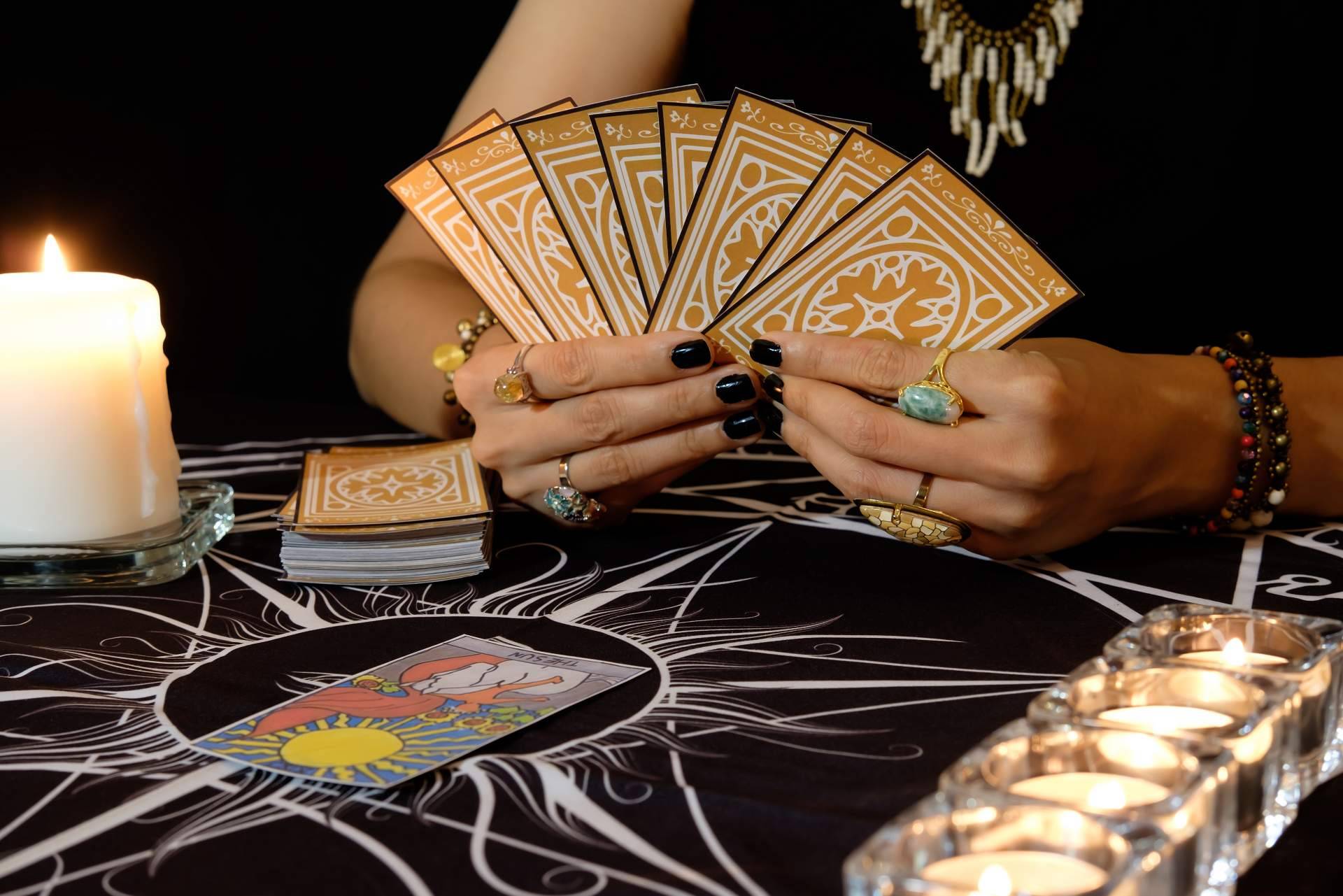 Manuela Moreno orienta a cualquier persona en sus metas y deseos más profundos a través del tarot