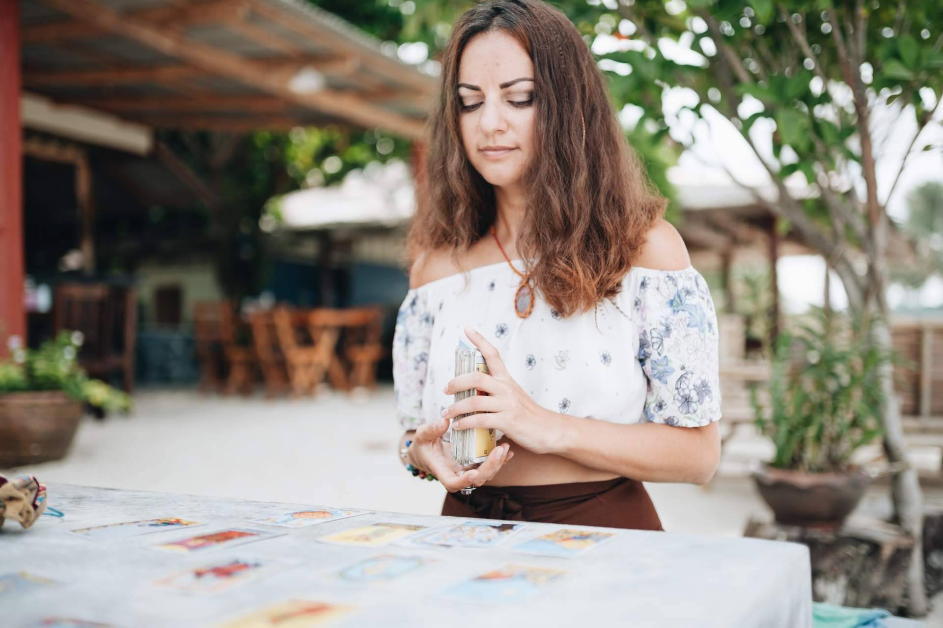 Tarot Rosa Sastre ofrece 5 consejos para una consulta de tarot eficaz