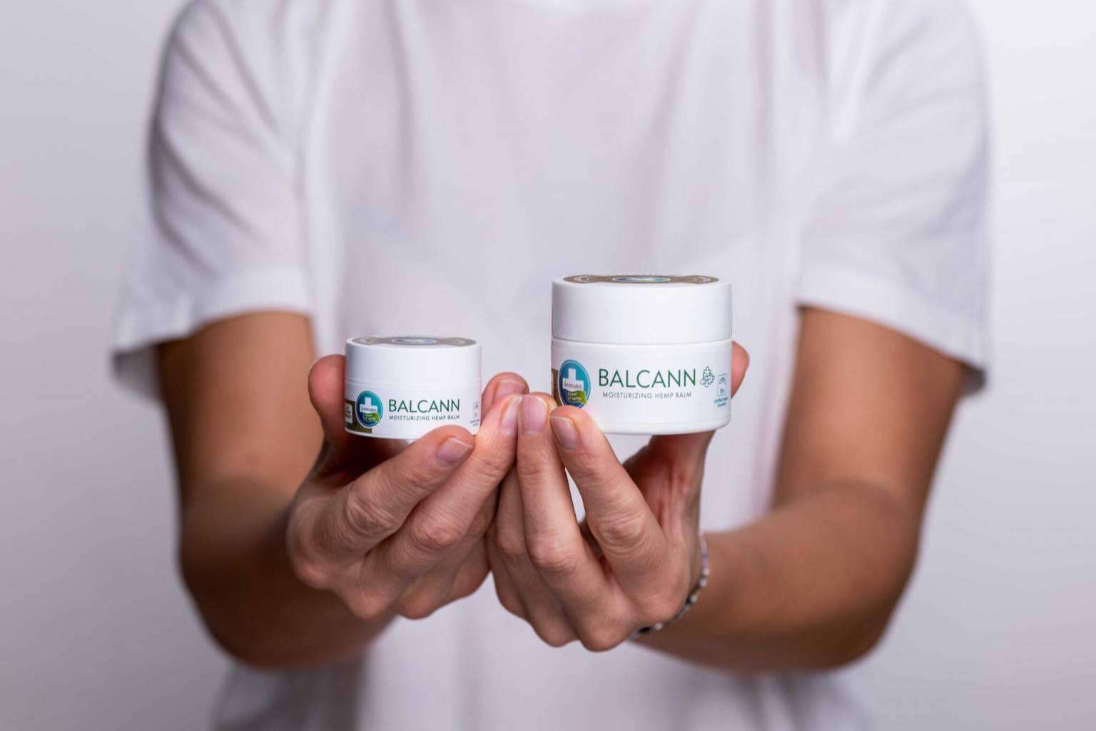 Usar crema de cannabis para lucir unos pies sanos este verano, con Annabis