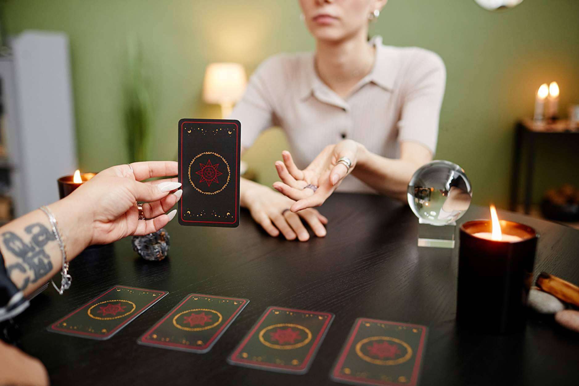 Tarot gratis tirada completa de 28 cartas en 2023