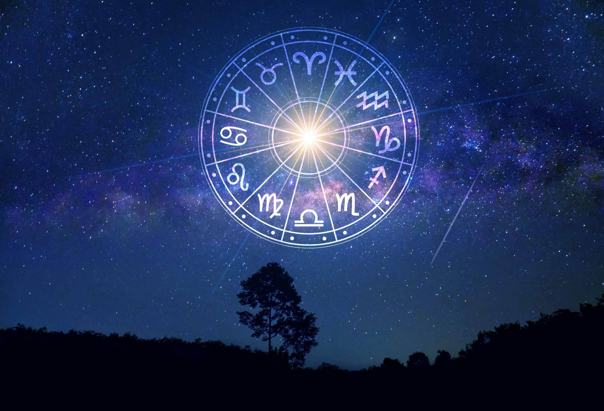 Tarot barato en Astros de Luz desde 5€ con expertos profesionales en astrología, numerología, videncia, mediumnidad y más
