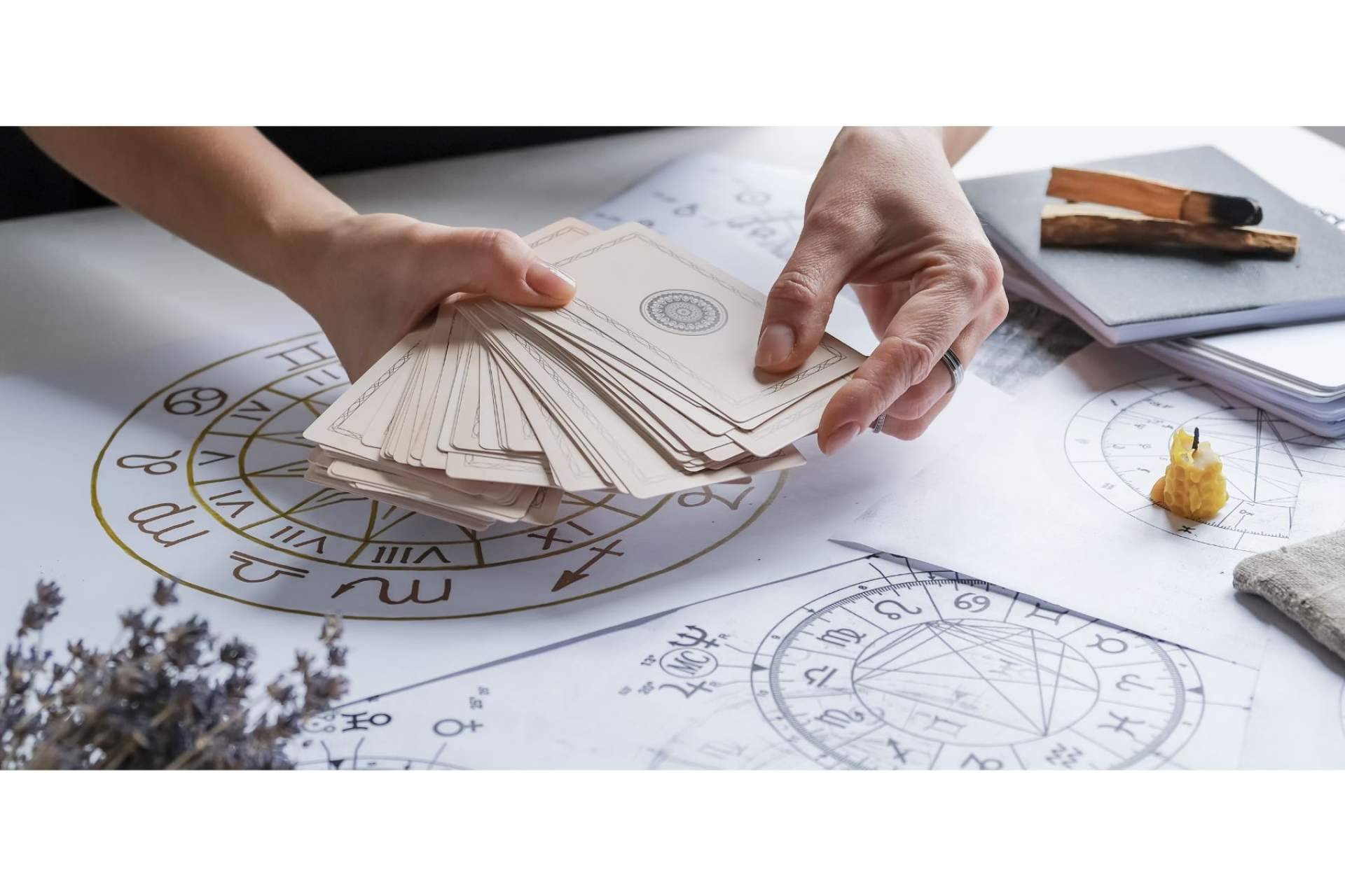Las ventajas del tarot evolutivo terapéutico con el máster de la Escuela Diana López Iriarte