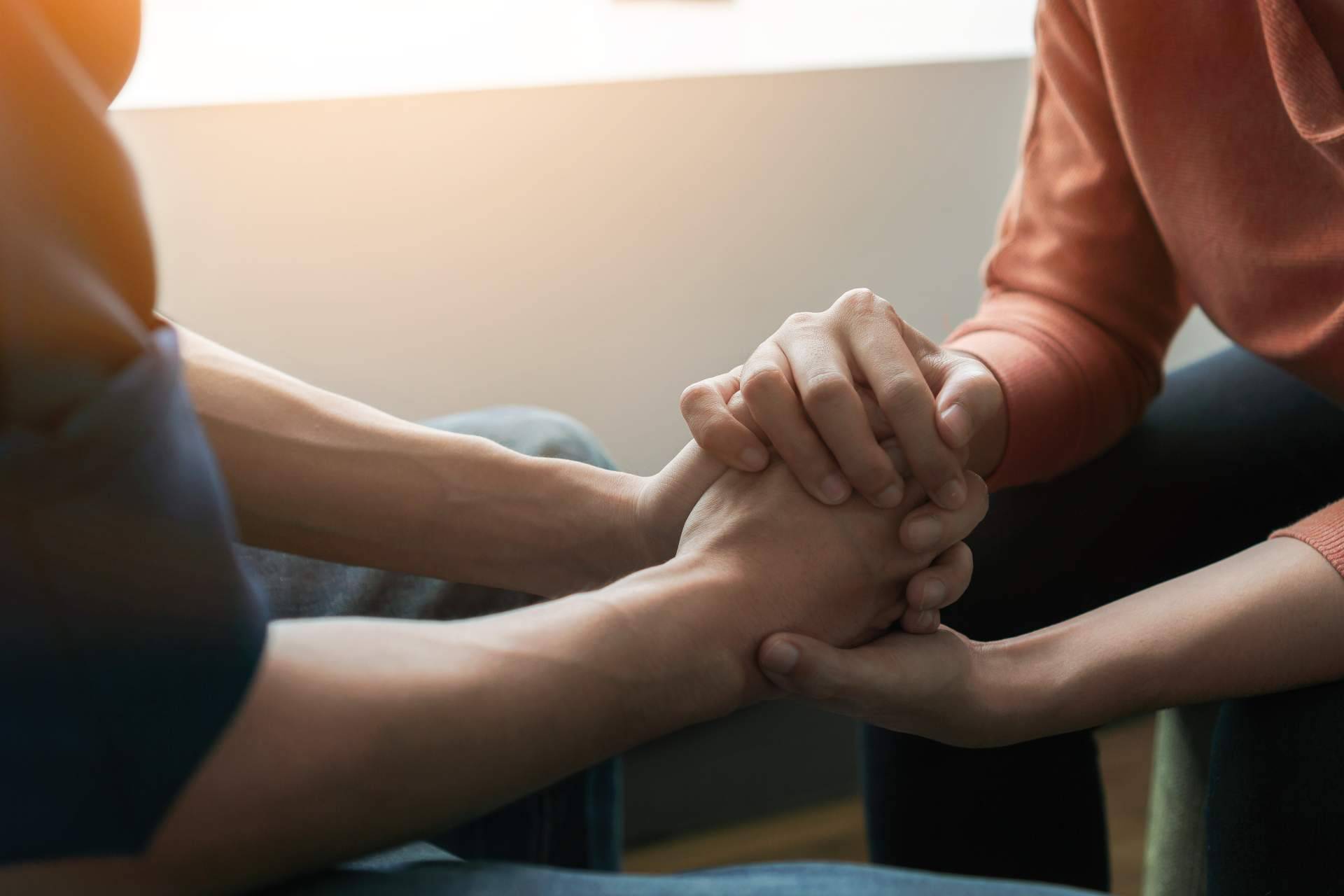 Cómo aliviar los síntomas de la fibromialgia con el tratamiento LNT® La Nueva Terapia®, por Terapias del Cambio