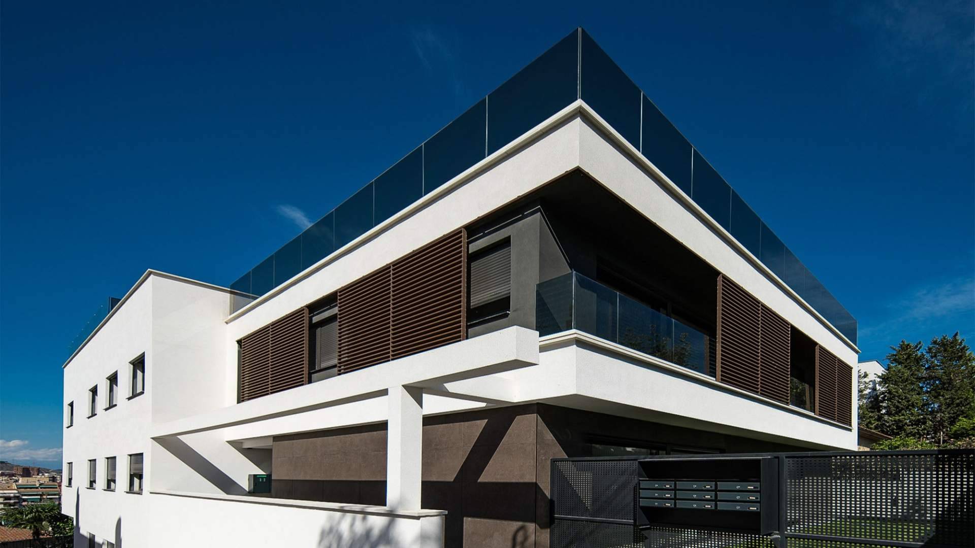 Arquitectura mediterránea de alta gama con control técnico integral; la propuesta de Arch en Cataluña